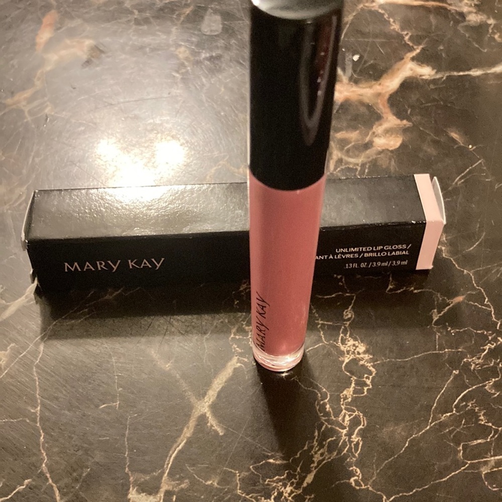 Mary Kay unlimited lip gloss in pink ballerina it has shimmer in it is pretty.